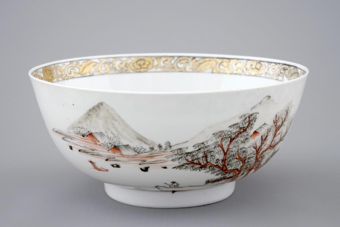 A Chinese grisaille and gilt landscape bowl, Yongzheng,: A Chinese grisaille and gilt landscape bowl, Yongzheng, 1723-1735 Dia.: 14,2 cm - H.: 6,2 cm