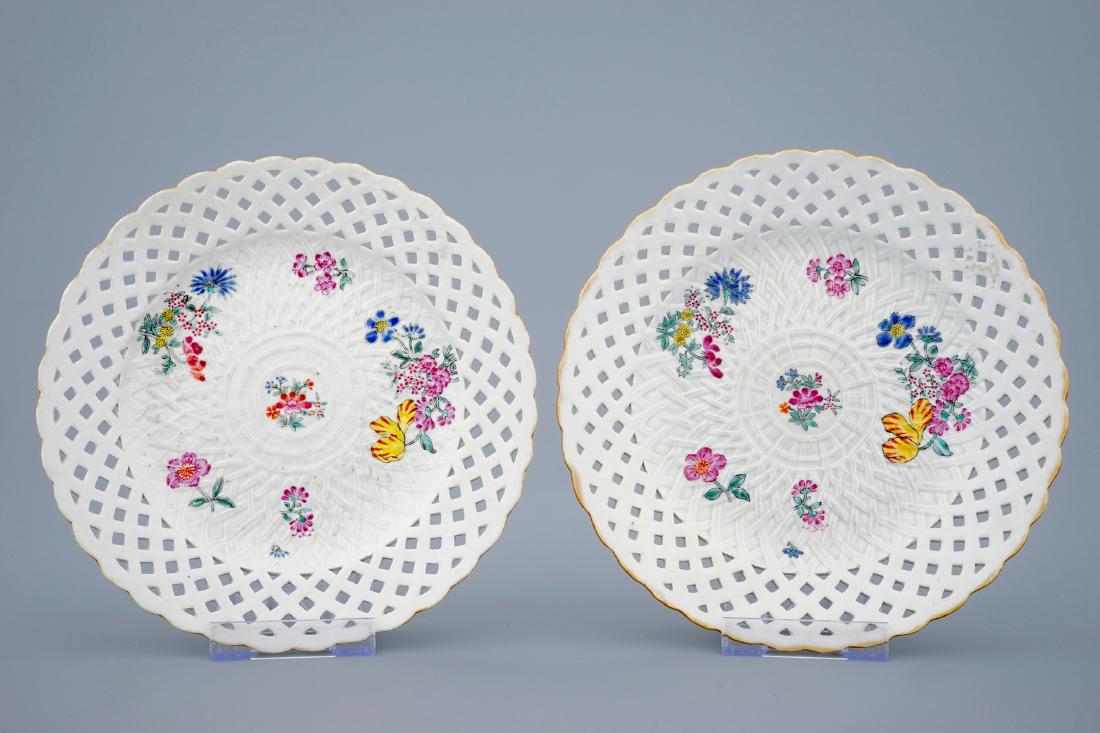 A pair of Chinese famille rose pierced border plates (1 of 2)
