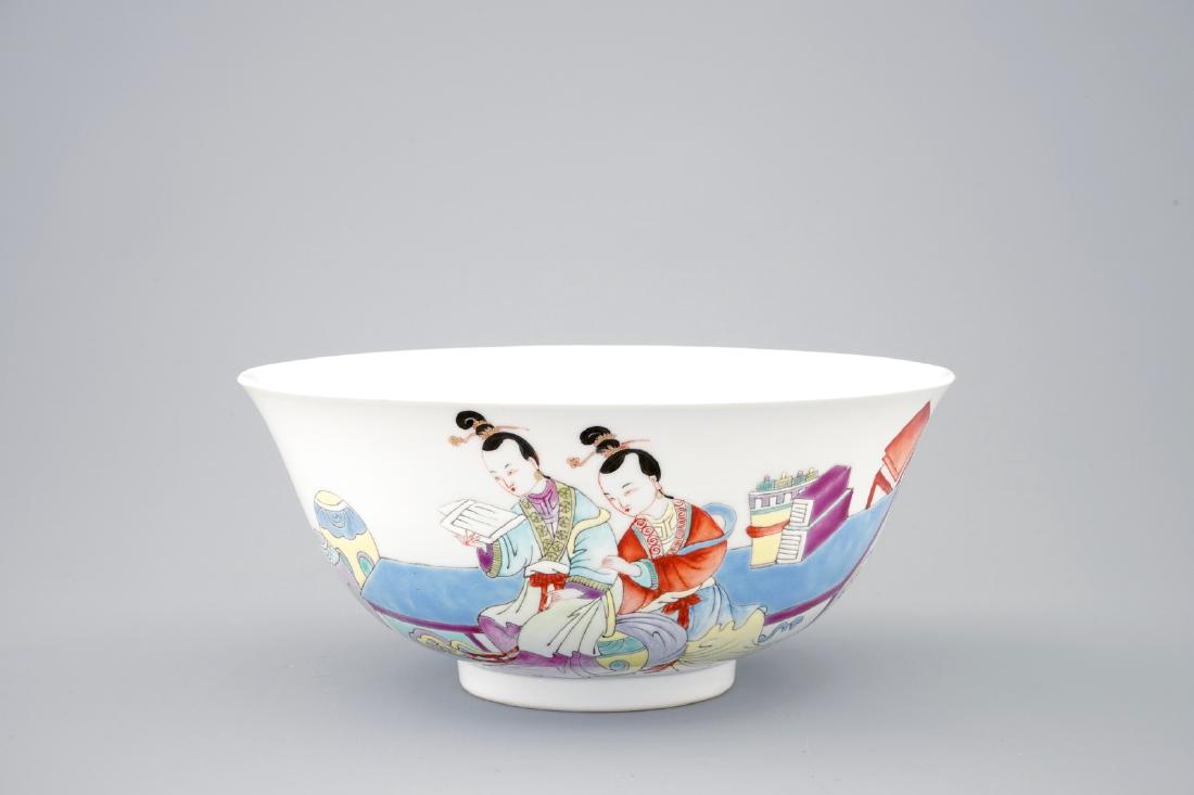 A Chinese famille rose bowl with scholars, Yongzheng: A Chinese famille rose bowl with scholars, Yongzheng mark, 19/20th C. Dia.: 21 cm - H.: 9,5 cm