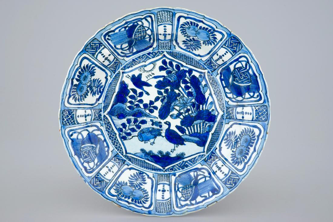 A large blue and white Chinese kraak porcelain dish,: A large blue and white Chinese kraak porcelain dish, Wanli, 1573-1619 Dia.: 36 cm - H.: 5 cm
