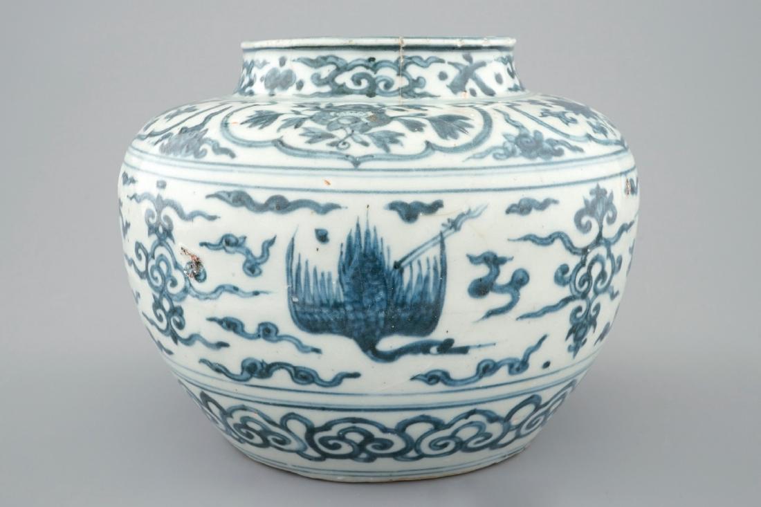 A Chinese blue and white vase with phoenixes, Ming: A Chinese blue and white vase with phoenixes, Ming Dynasty H.: 14,5 cm