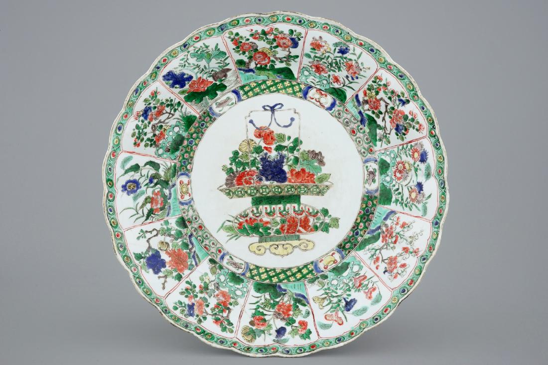 A large Chinese famille verte dish with a flower: A large Chinese famille verte dish with a flower basket, Kangxi Dia.: 39,5 - H.: 7 cm