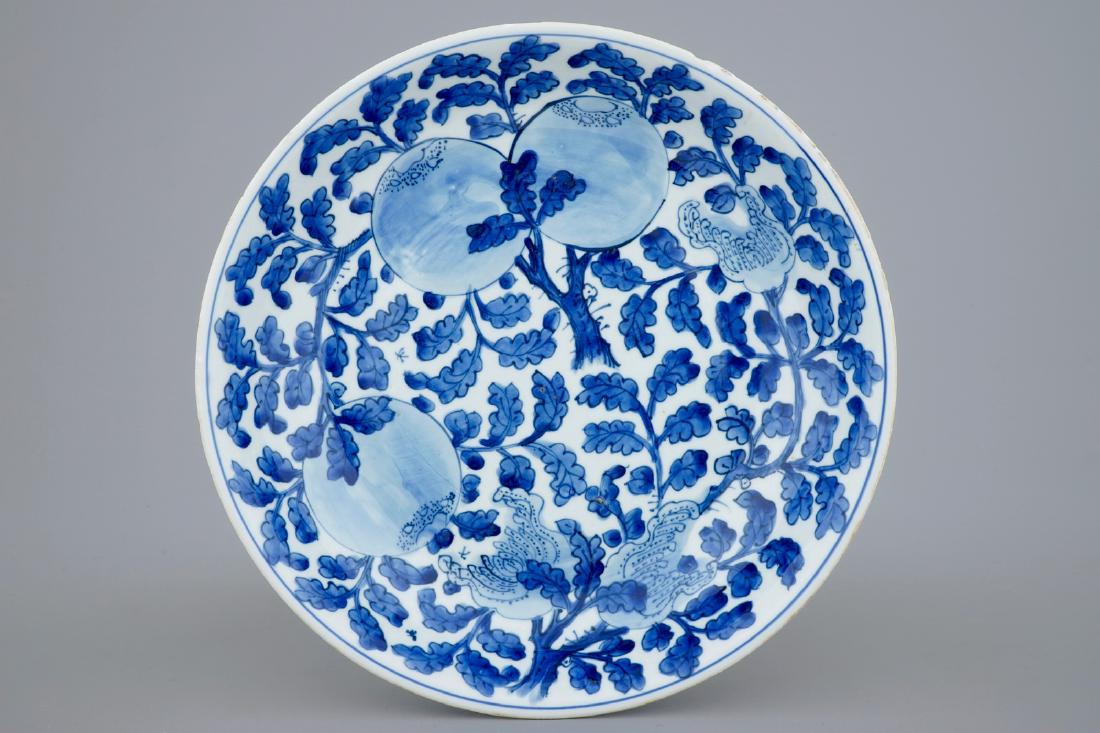 A Chinese blue and white dish with sanduo fruits among: A Chinese blue and white dish with sanduo fruits among foliage, Kangxi Dia.: 27,5 cm - H.: 5,5 cm