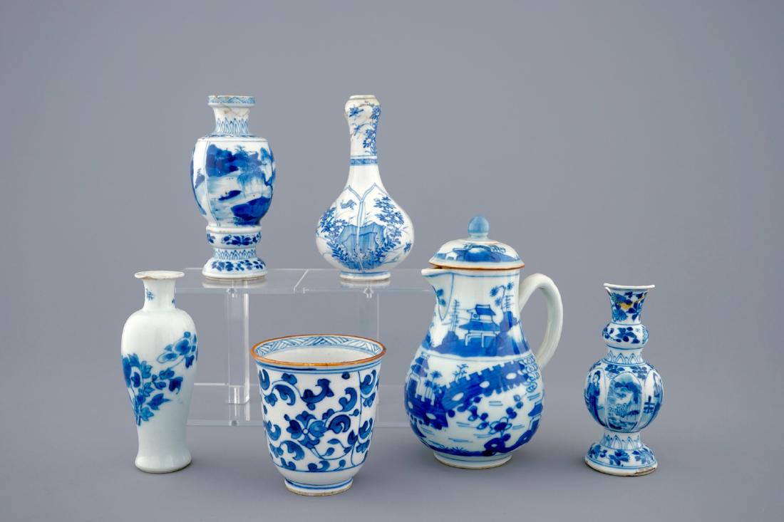 A set of 6 various blue and white Chinese vases and (1 of 8)