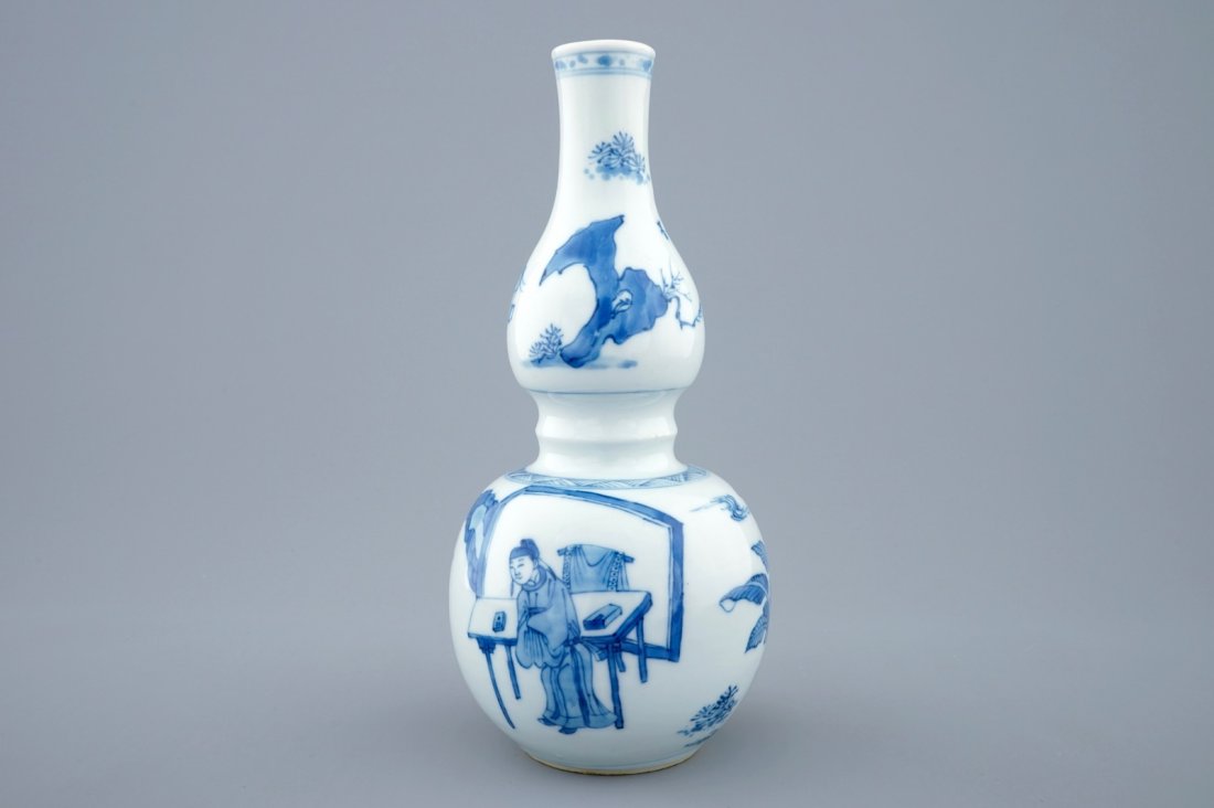 A Chinese blue and white double gourd vase, Kangxi: A Chinese blue and white double gourd vase, Kangxi H.: 22,5 cm