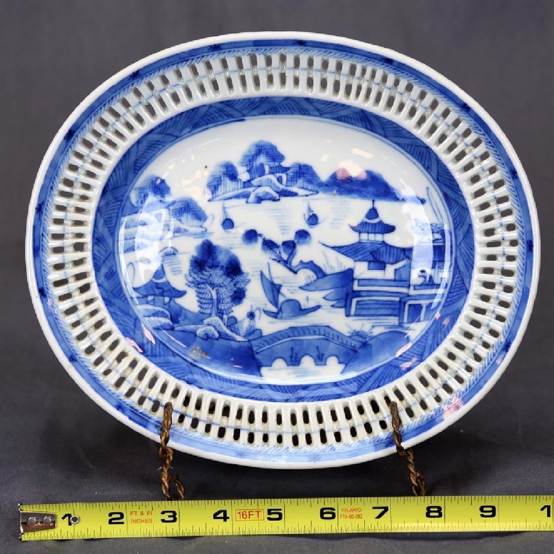 CHINESE EXPORT CANTON B&W SMALL PLATTER (1 of 2)