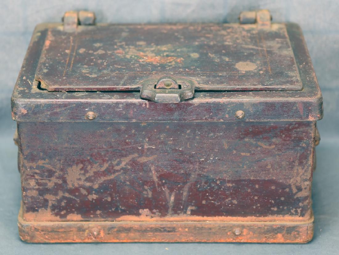 Iron Stage Coach / Railway Strong Box (1 of 6)