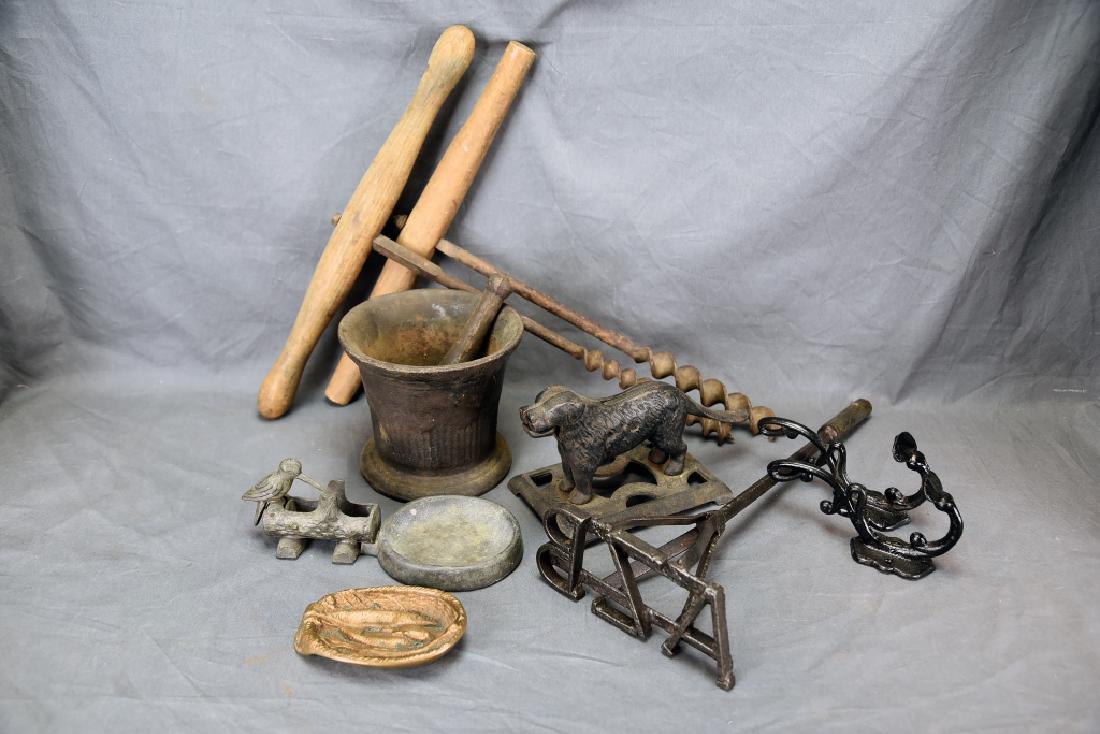 Lot of 10 Cast Iron Pieces (1 of 7)