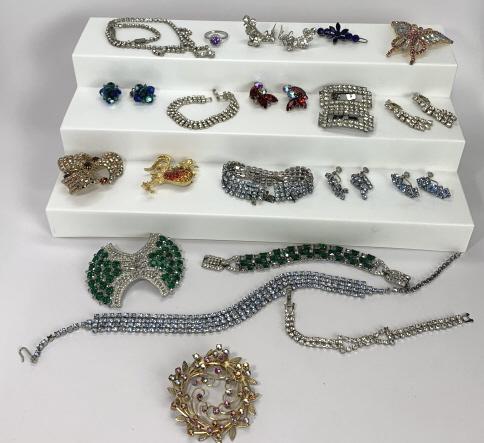 Vintage Rhinestone Coro, Weiss, Musi.... (1 of 5)