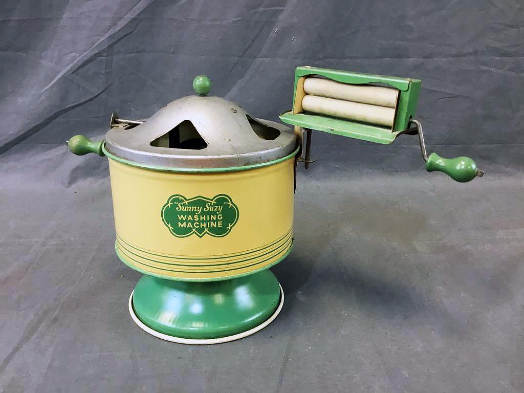 Sunny Suzy Washing Machine Toy by Wolverine 1936 (1 of 3)