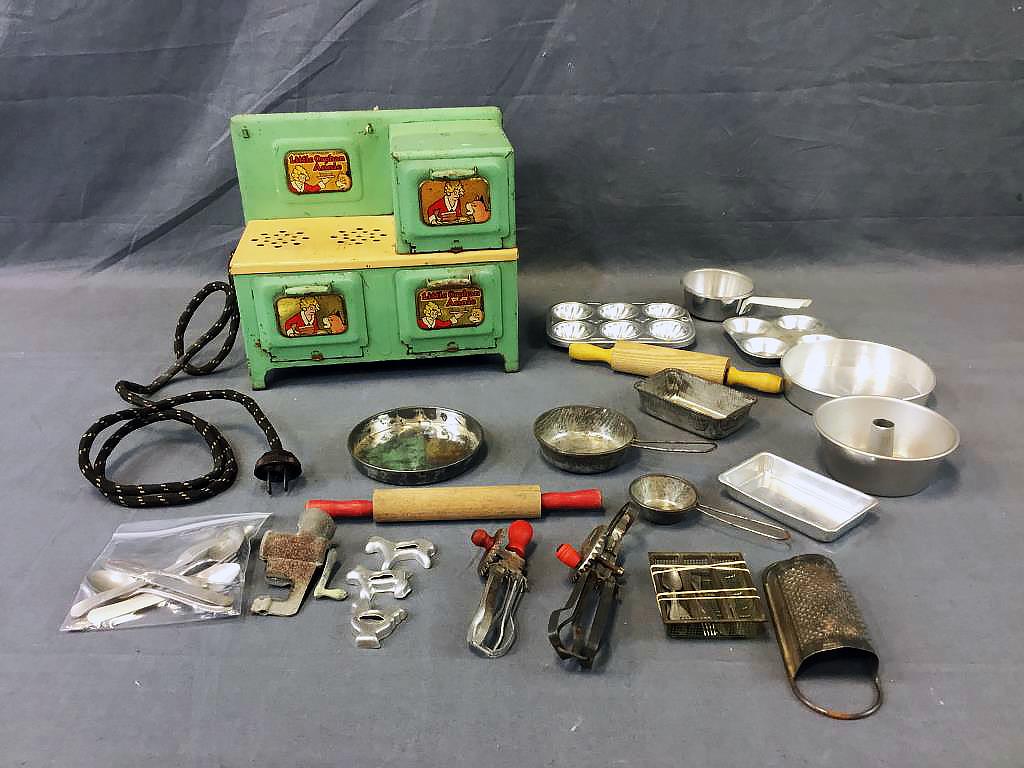 Louis Marx Little Orphan Annie Electric Stove (1 of 7)