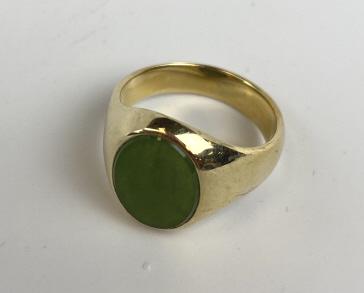 Tiffany & Co. 14K and Jade Men: Tiffany & Co. 14K yellow gold signet ring with bezel set flat oval Jade. Marked Tiffany & Co. and 14K Approximate size 12.25 Total weight 13.26 grams