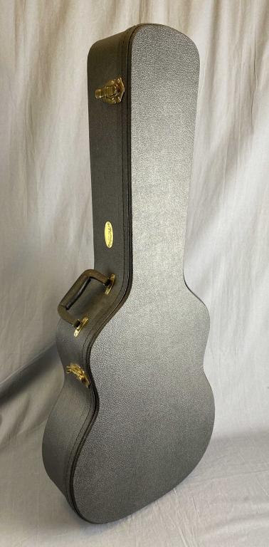 Martin and Co. Hard Guitar Case (1 of 3)
