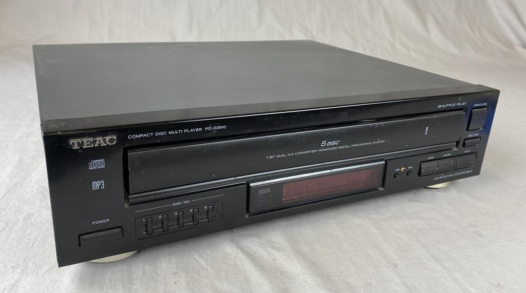 TEAC PD- D2610 Compact Disc Changer (1 of 4)