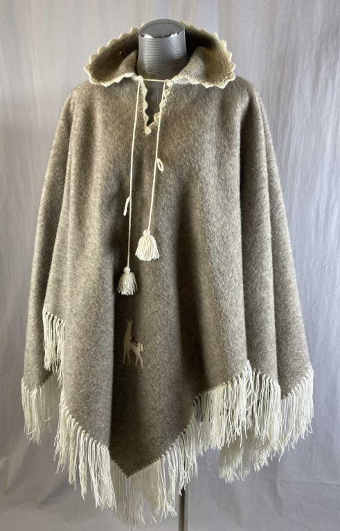 Vintage Peruvian Alpaca Poncho (1 of 6)
