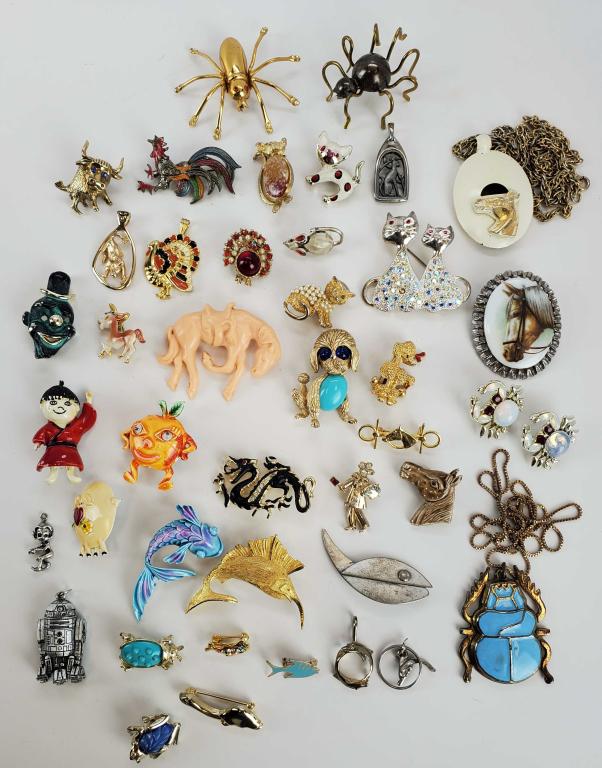 Vintage Lot Of Animals And Whimsical Brooches (1 of 9)
