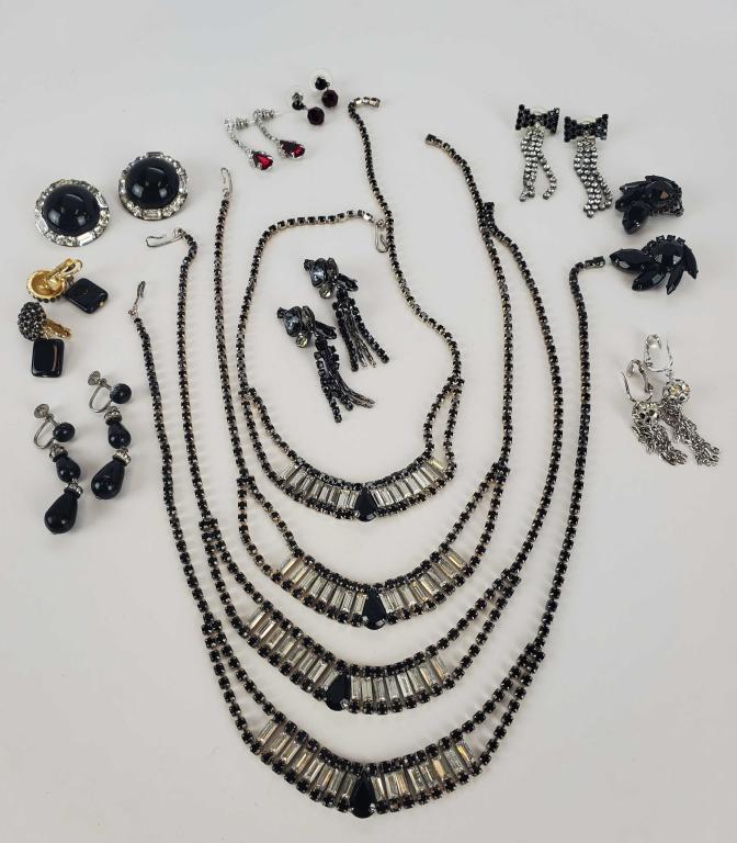 Vintage Black And Crystal Rhinestone Jewelry (1 of 4)