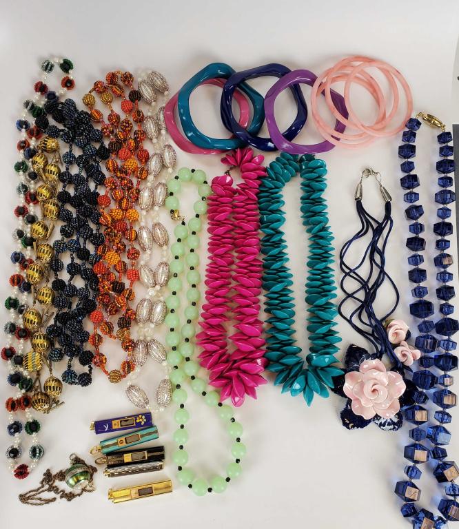 Vintage Necklaces And Bracelets Watch Pendants: (6) watch pendants Bailer and others. Bracelets and beaded necklaces.