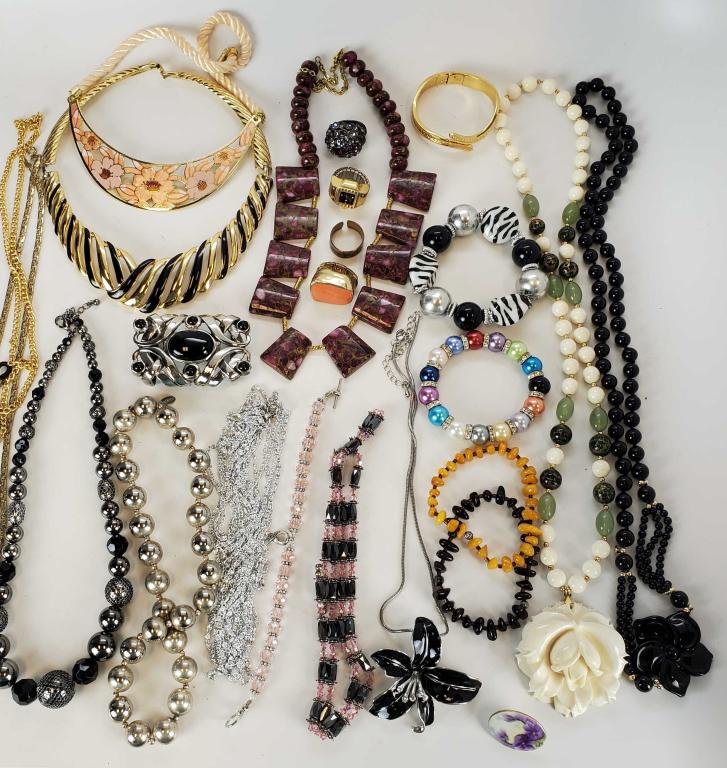 Jewelry Lot Of Contemporary Necklace's Plus (1 of 10)