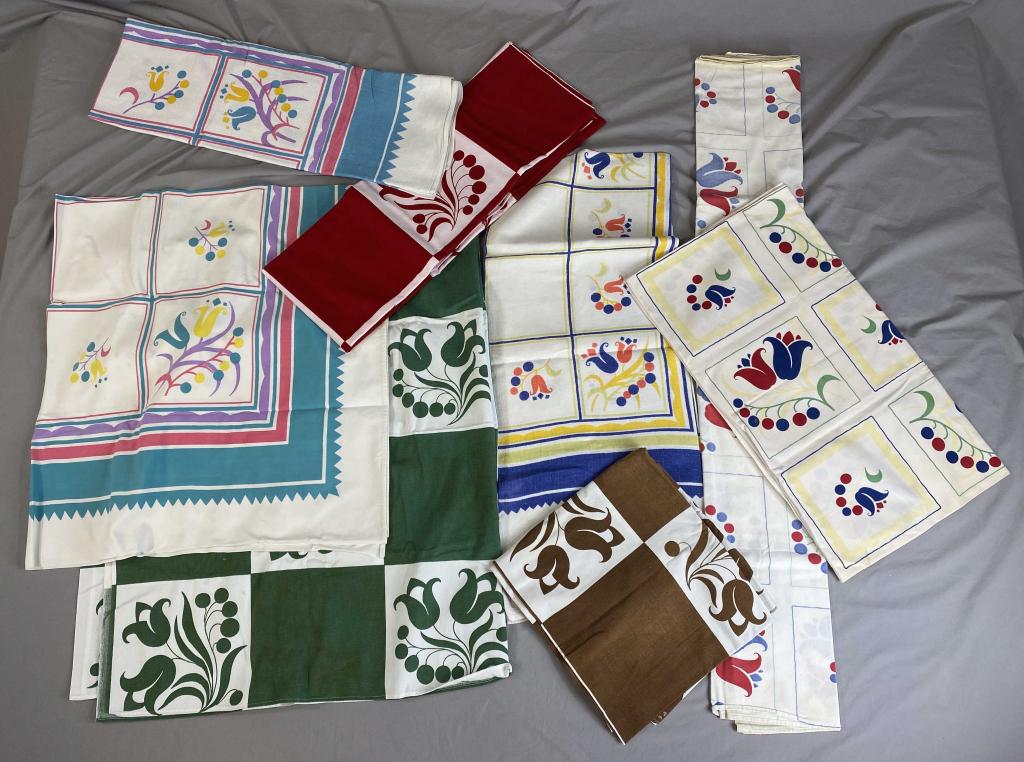 Collection of Vintage Tulip Patterned Tablecloths (1 of 18)