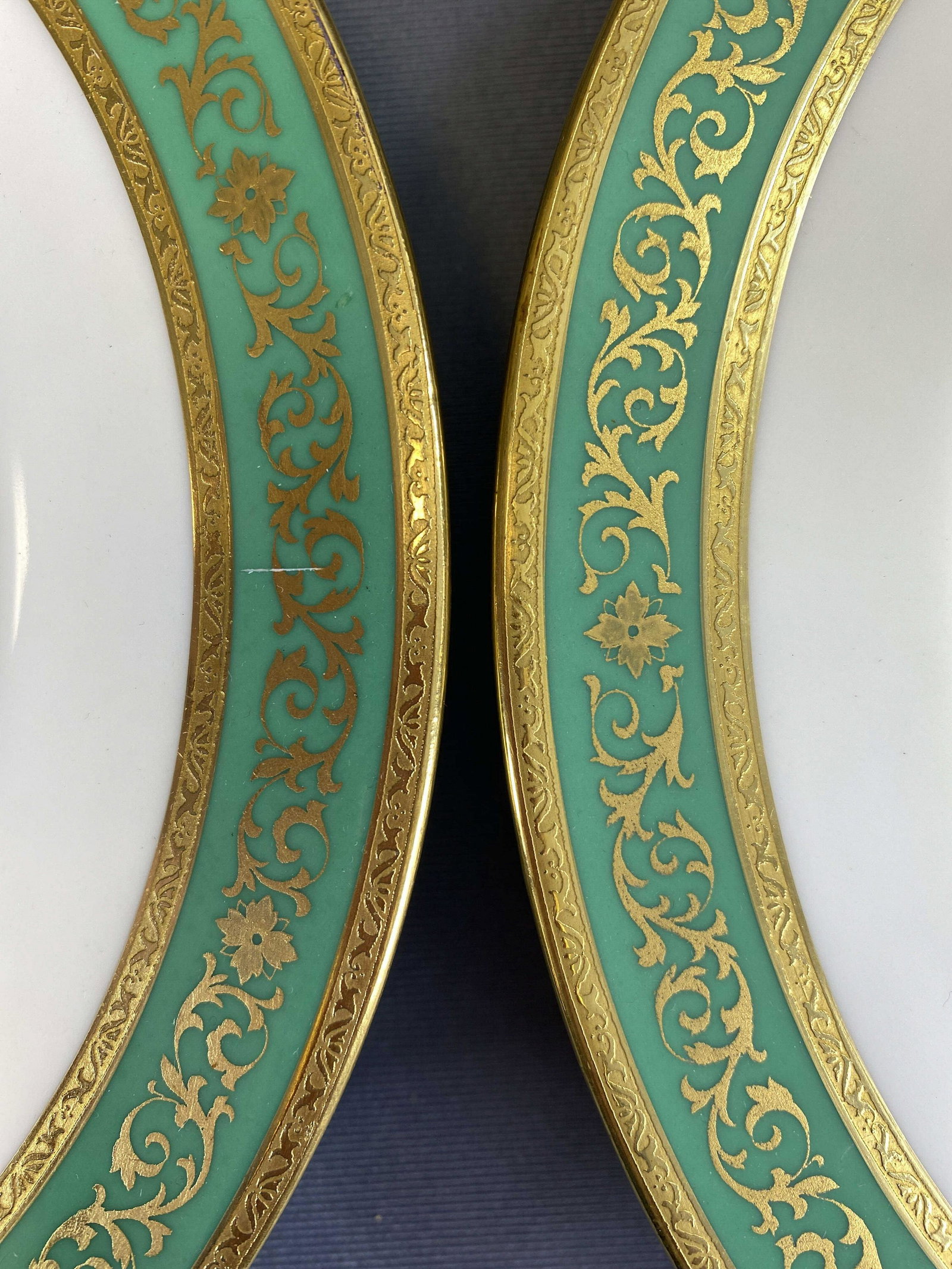 8 Minton Henry Birks & Sons Rim Soup Bowls H4049: Minton's England, Henry Birks and Sons No.H4049. Gold encrusted with green bone china. Includes eight 9" rim soup bowls.