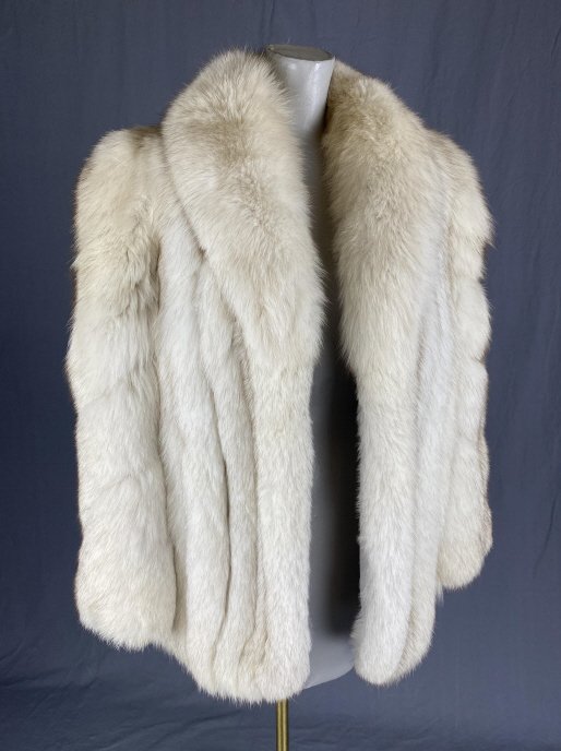 Chloe Silver Fox Jacket Size Small/Medium: Sleeve inseam 15"Overall length 28"