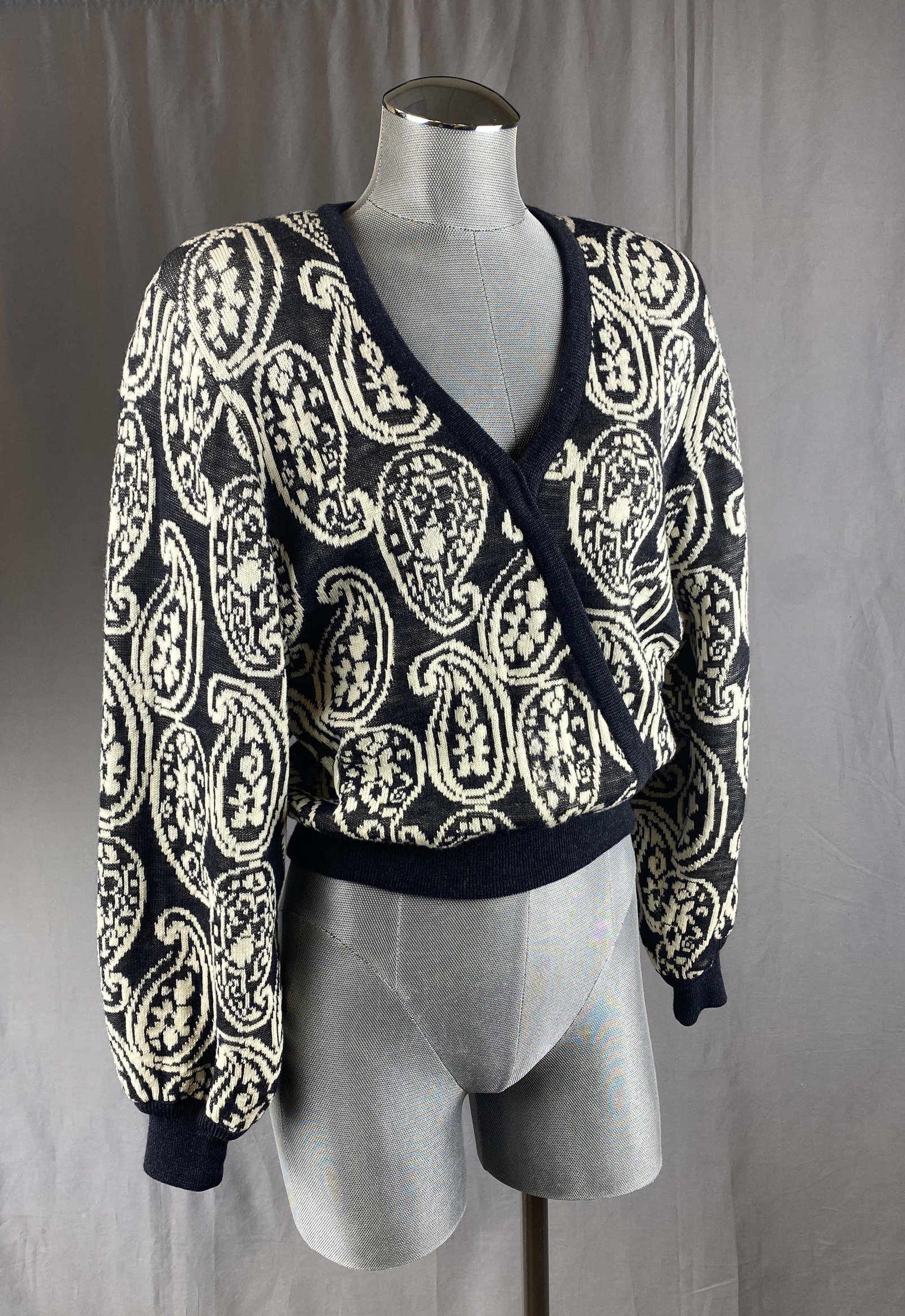 Valentino Vintage 1980s Black and White Sweater: See photos for size and details.