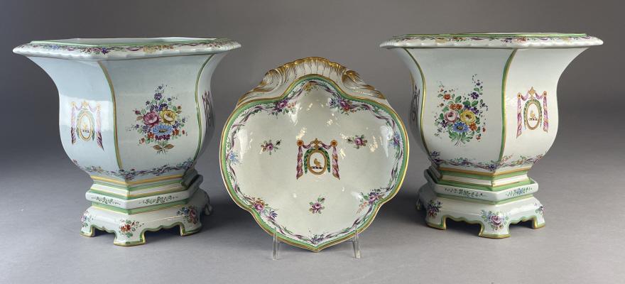 Pair of Mottahedeh Lowestoft Cachepots and Bowl (1 of 8)