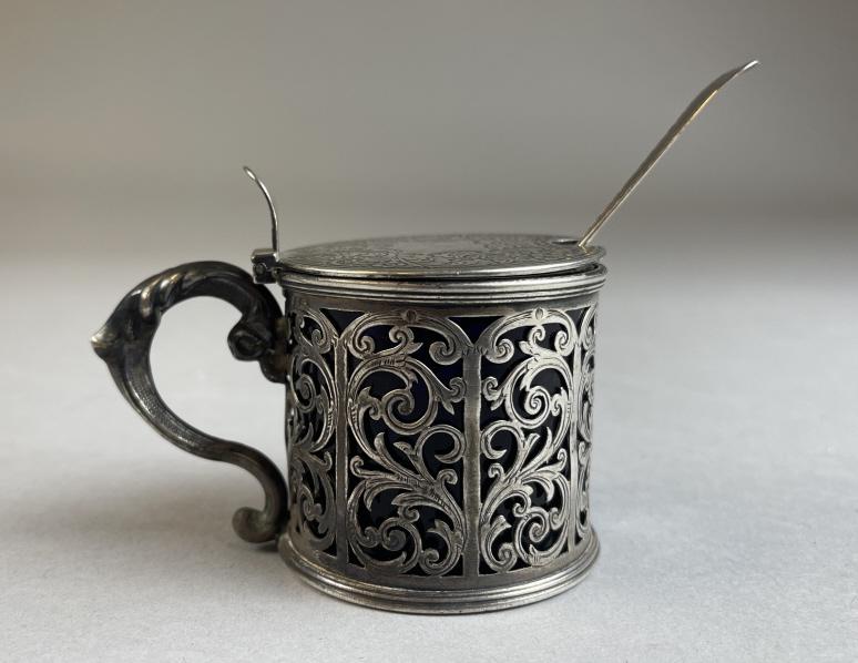 A Victorian Sterling Silver Mustard Pot (1 of 8)