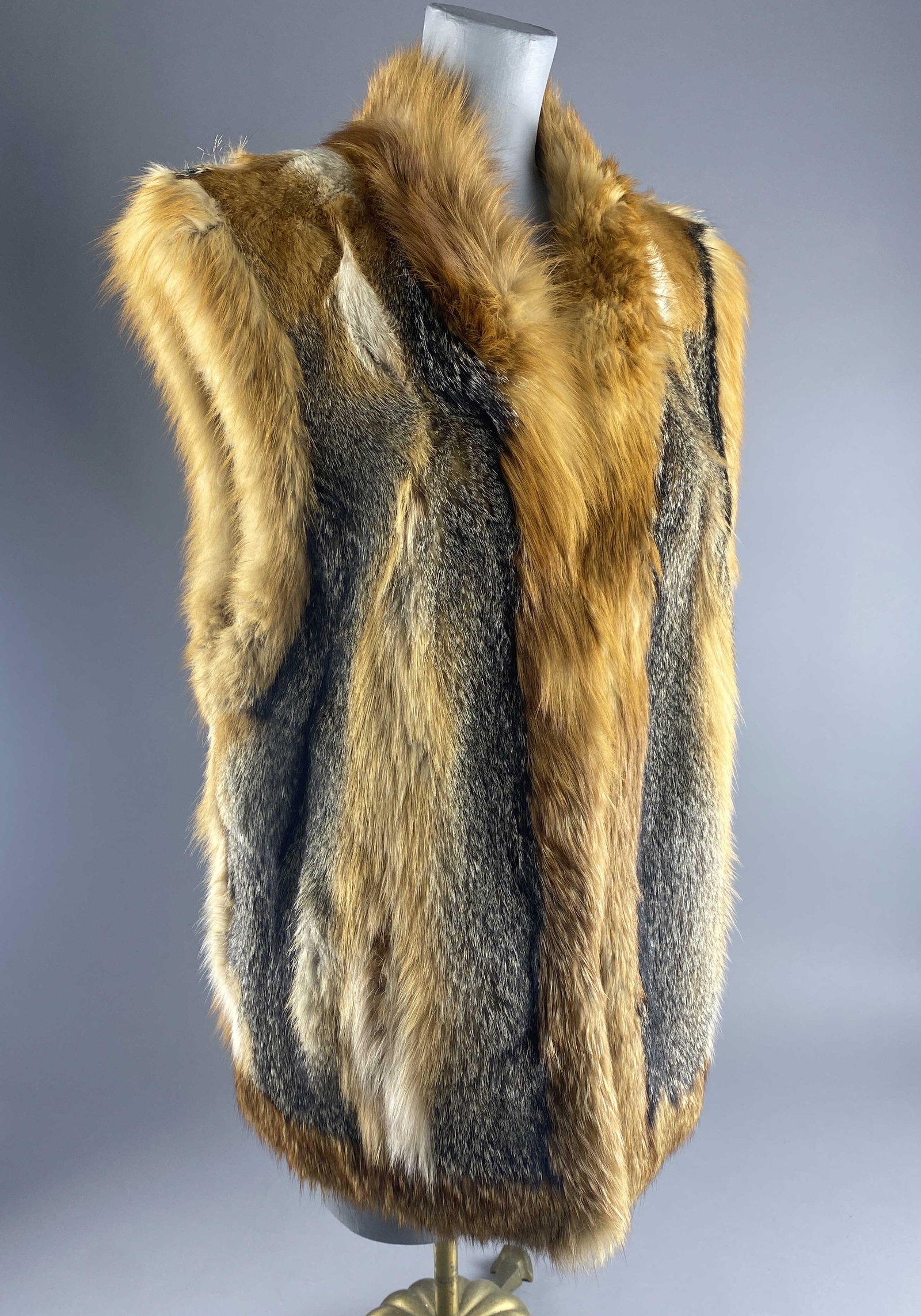 Vintage Fox Fur Vest: Sleeveless fox fur vest with two hook closure, pockets at the waist. Measurements: armpit to armpit 20", overall length 27". Shipping: In-House shipping available for this lot. Please read the shippin