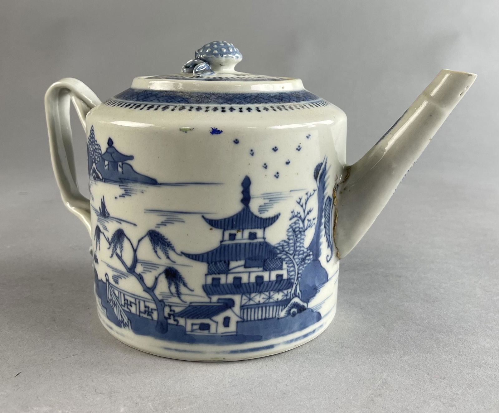 Chinese Export Nanking Blue and White Teapot (1 of 8)