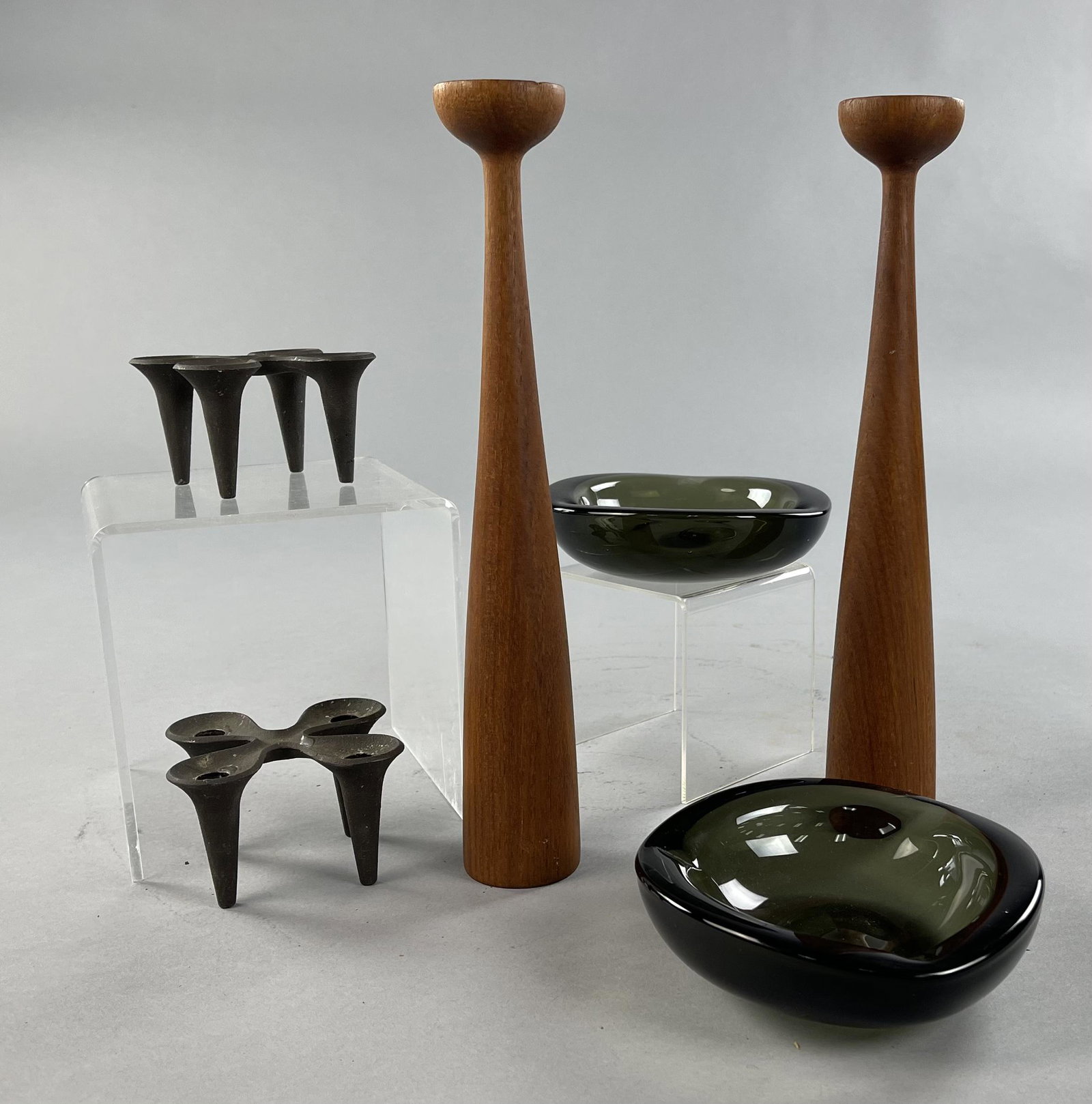 Group of Decorative Midcentury Accessories (1 of 8)