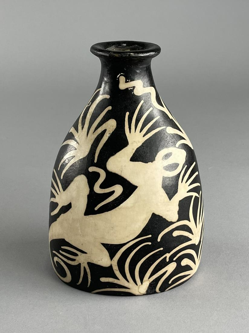 Peruvian Chulacanas Pottery "Gecko" Vase (1 of 4)