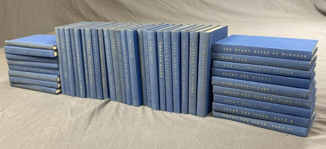 40 Volumes The Yale Shakespeare Hardcover: Blue cloth hardcover bound. The printing dates vary, mostly between the 1940s-60s.Includes Tragedies, Comedies, and Histories of William Shakespeare.