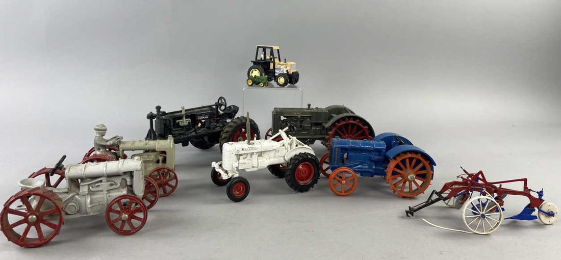 Toy Tractors Ford, Farmall, Ertl (1 of 19)