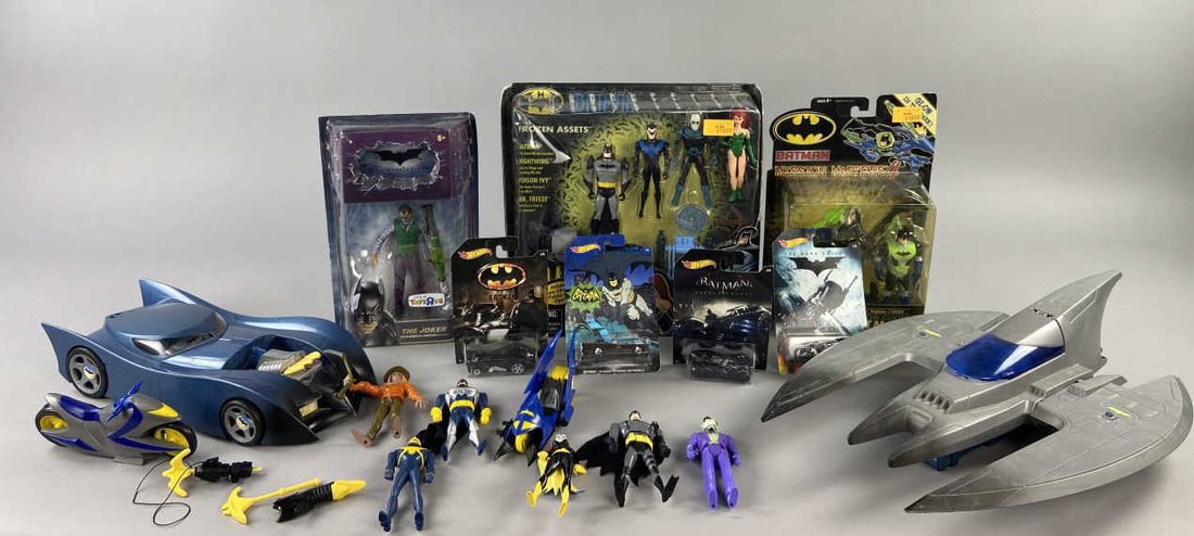 Batman Action Figures Cars & Plane (1 of 20)