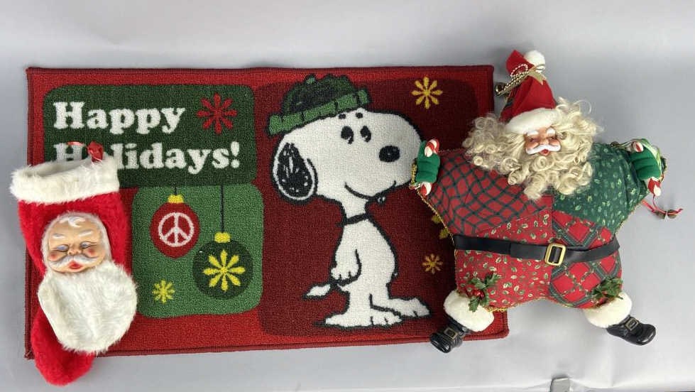 Snoopy Christmas Rug & Two Vintage Santas (1 of 9)