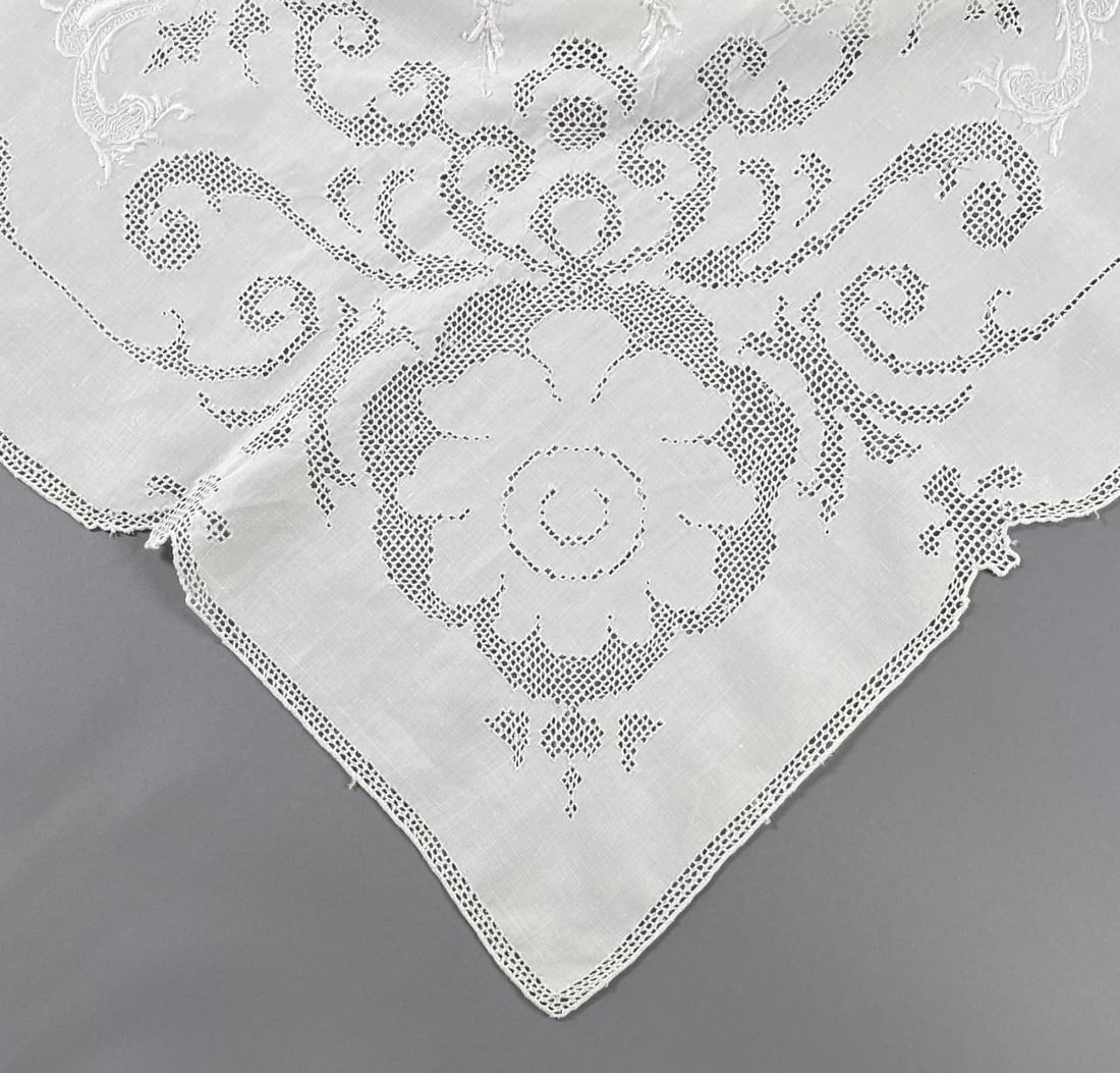 Antique Embroidered Cutwork Tablecloth 5'5" x 8'6" (1 of 6)