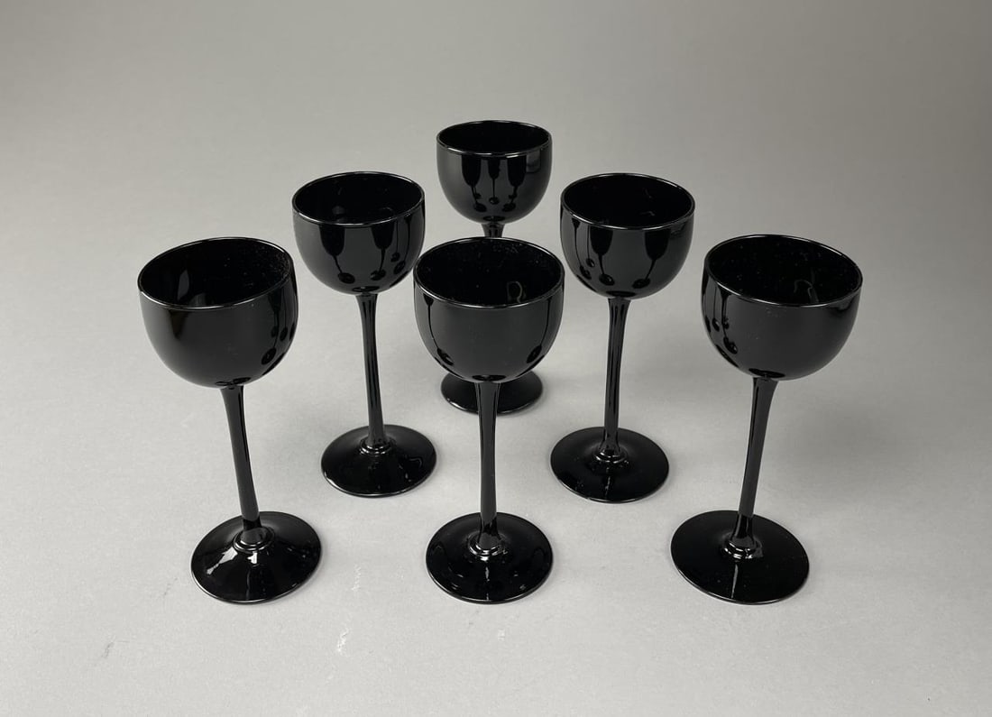 6 Carlo Moretti Midcentury Black Wine Glasses: Handblown Murano modernist goblets by Carlo Moretti circa 1960s. Height 6-1/2", diameter 2-1/2". SHIPPING: In-House Shipping Available per our Terms and Conditions. Please read the Shipping Policy bef