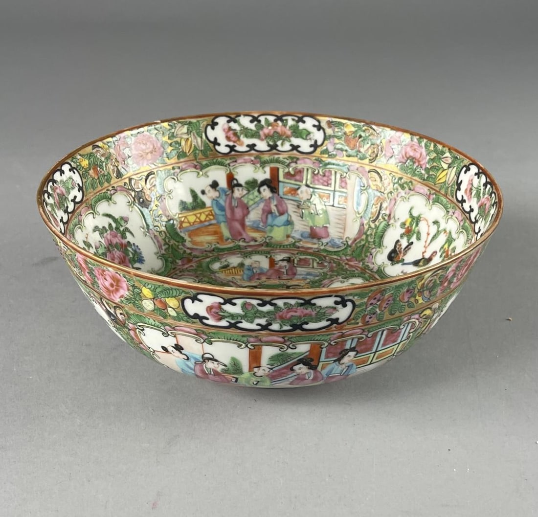 Large Chinese Export Rose Medallion Bowl (1 of 4)