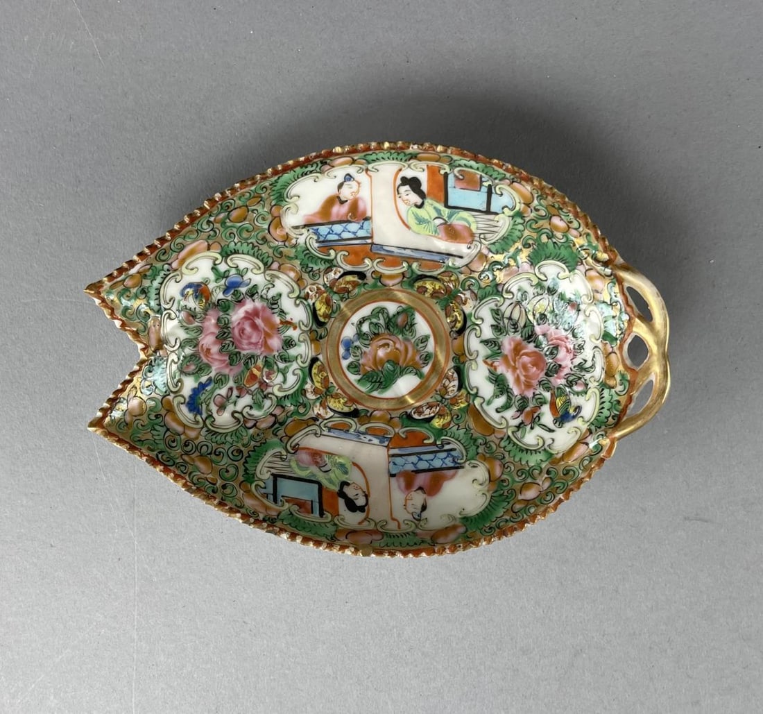 Rose Medallion Chinese Export Leaf Dish (1 of 4)