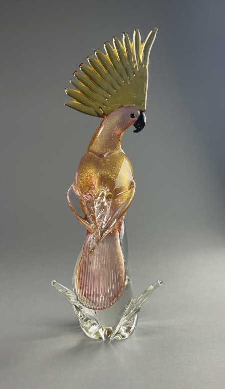 Vintage Oggetti Murano Art Glass Cockatoo: Mid 20th century Venetian Murano Oggetti Italian sommerso art glass cockatoo bird sculpture. SHIPPING: In-House Shipping Available for this lot. Please read our Shipping Terms and Conditions and Shipp