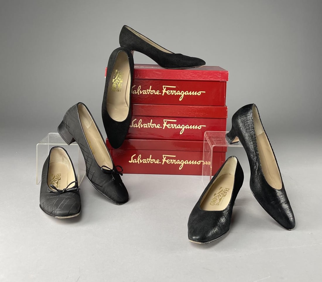 Vintage Ferragamo Textural Black Pumps 7B (1 of 7)