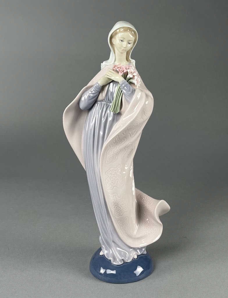 Lladro Porcelain Figure "Our Lady with Flowers" (1 of 7)
