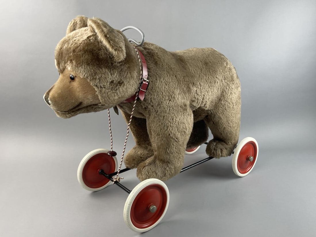 Vintage Steiff Bear on Wheels Pull Toy (1 of 8)