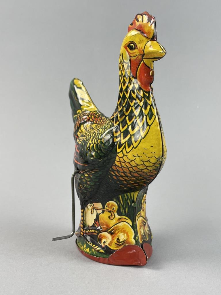 Vintage 1940s Tin Litho Cackling Hen Toy Hand Wind (1 of 6)