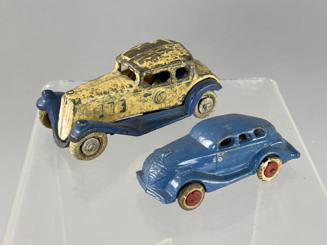 Cast Iron Blue/Yellow Sedan & Blue Streamline (1 of 6)