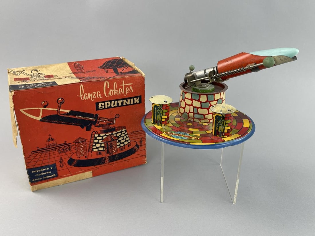 Vintage Argentina Sputnik Rocket Launcher (1 of 8)
