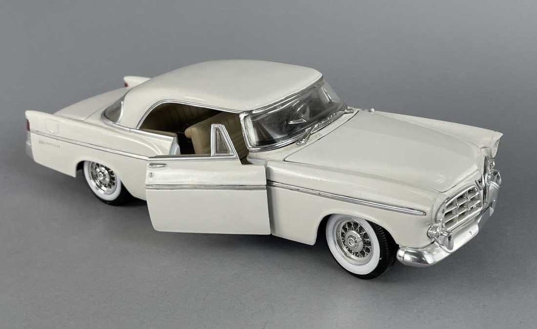 2009 Maistro 1/18 Scale 1956 Chrysler 300B: Hood, doors and trunk open. Antenna looks to be broke off SHIPPING: In-House shipping available. Please read our Shipping Policies prior to bidding.