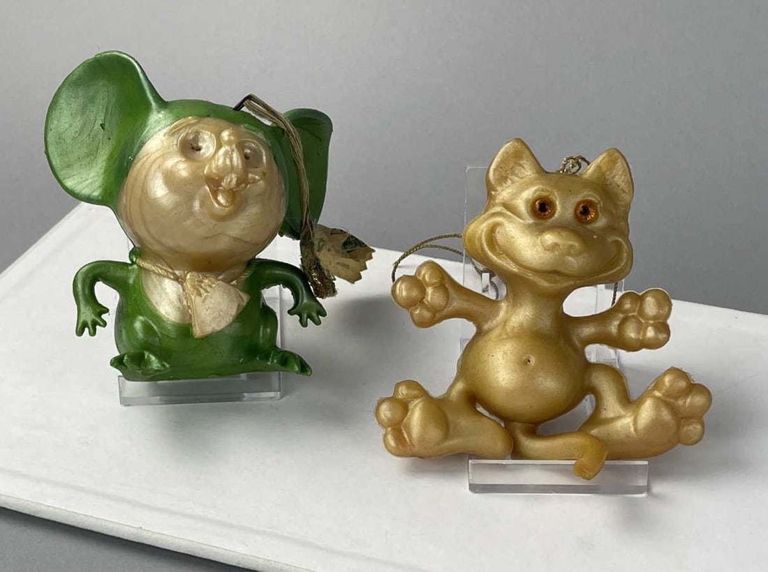 Vintage Russ Berrie & Co Oily Jiggler Mouse: 1967 "Squeaky" the Mouse with Cheese around his neck.1967 Donje Cal Themes cat oily jiggler SHIPPING: In-House shipping available. Please read our Shipping Policies prior to bidding.